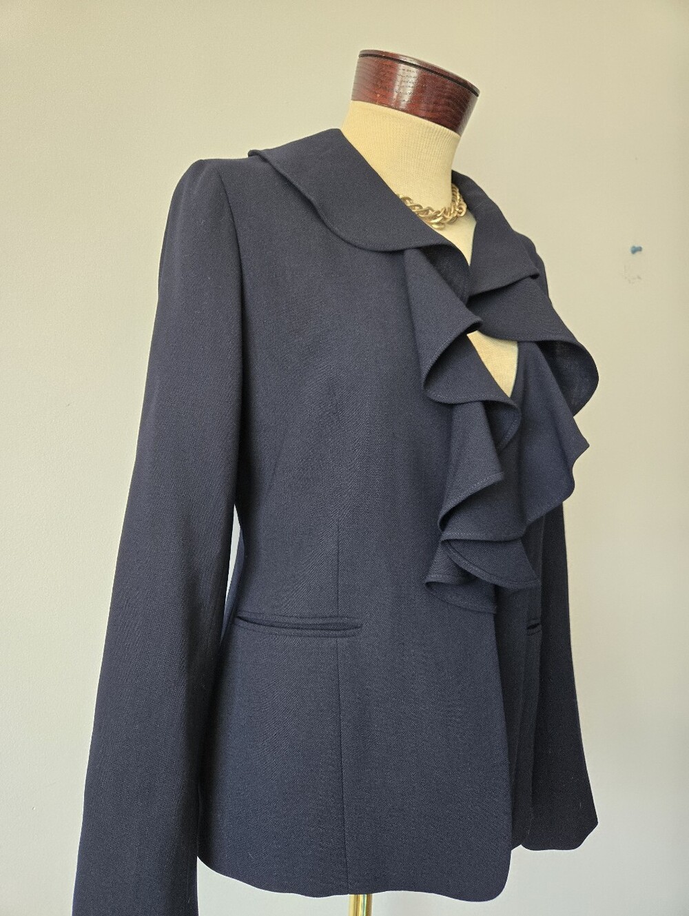 Ralph Lauren Navy 100% Worsted Wool Ruffle Front Blazer. Size 6 - Picture 3 of 13